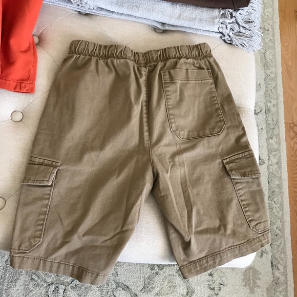 Old Navy Cargo Tan Shorts with Bonus 2 T-Shirts - Picture 5 of 7